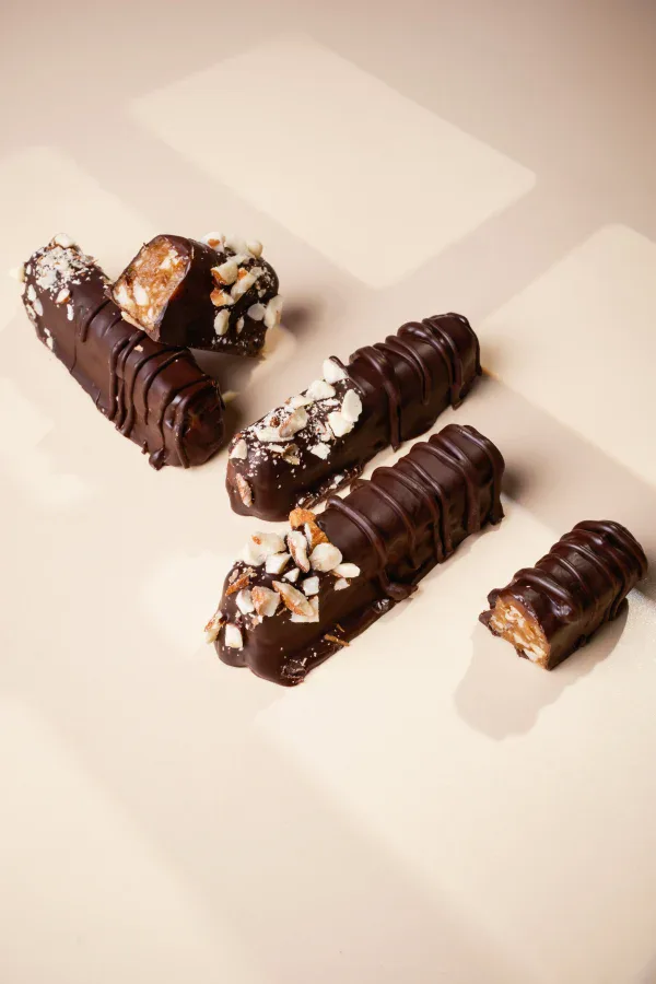 Almond Roca – Buttery Toffee & Almonds in Chocolate | Mushmerry
